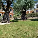 Kelly Apartments